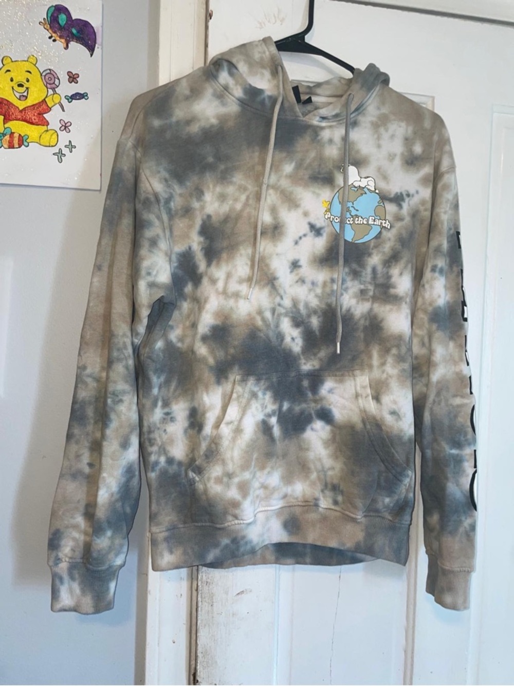 Peanuts light gray sweatshirt with black brand tag